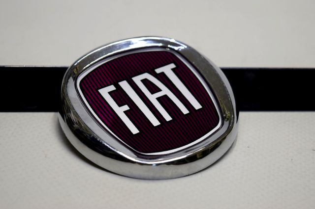 Albea Bagaj Arması Fiat Amblem Kırmızı Pimli Yapışma 74 mm