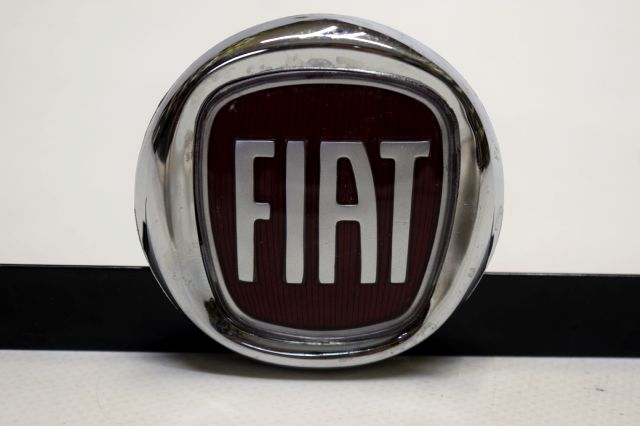 Bagaj Arması Albea Fiat Amblem Kırmızı Yapışma 74 mm